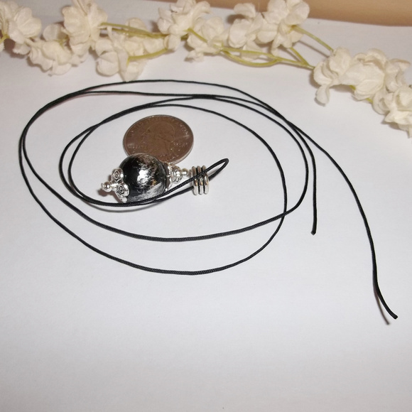 Silver and Black Necklace Adjustable Size NWT 4814 - Picture 4 of 8